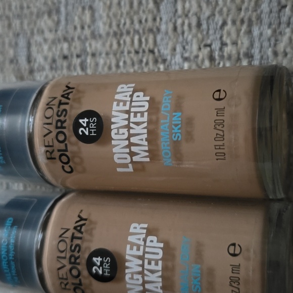 REVLON BRAND COLORSTAY LONGWEAR MAKEUP FOUNDATION  BUNDLE OF 2 - Picture 4 of 9